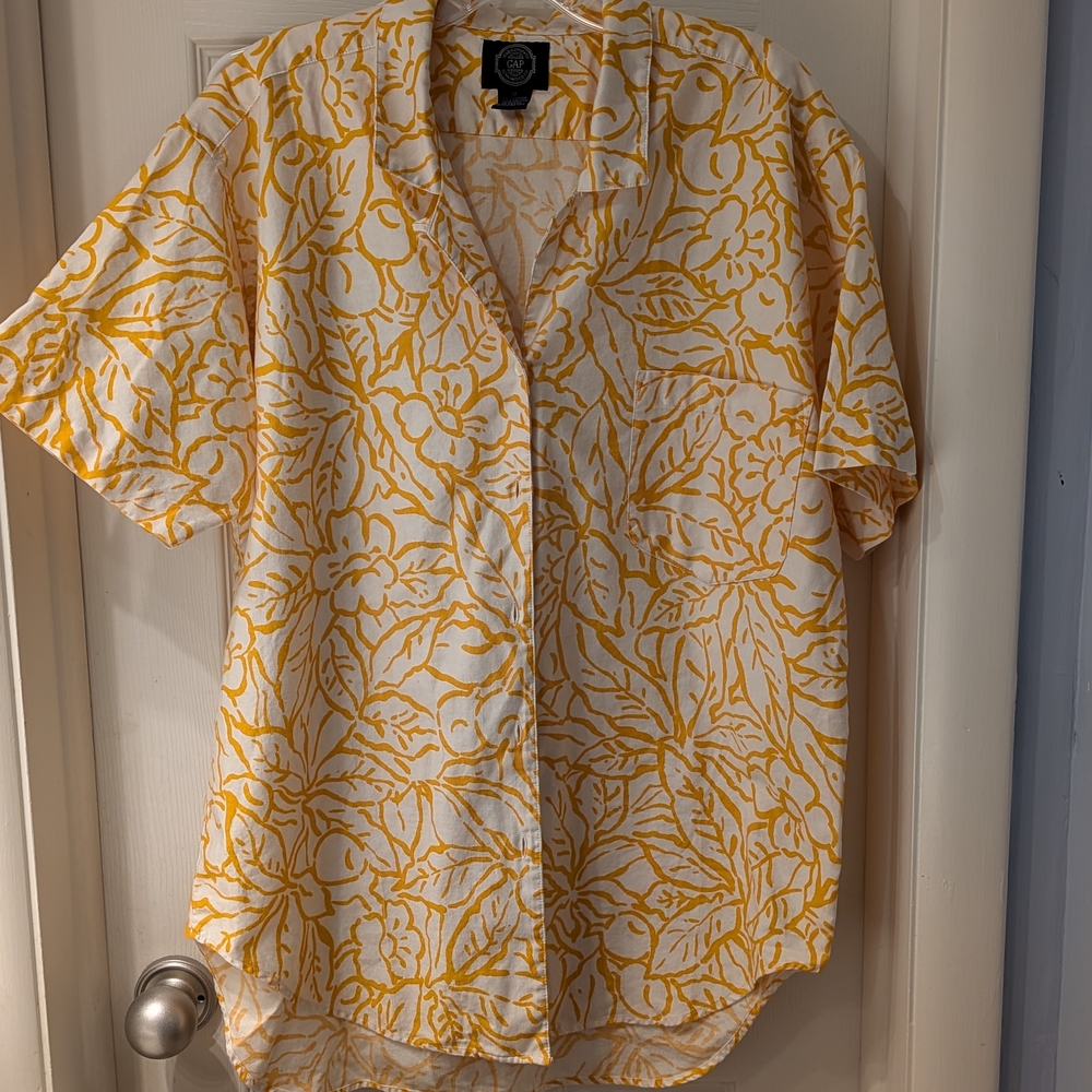 GAP Short-Sleeve Button-Down Floral Shirt in Yellow and White
